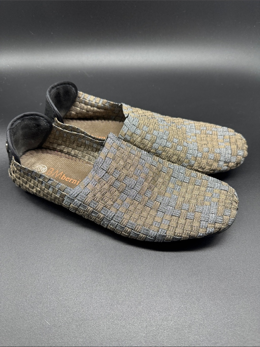 bernie mev. Women's Woven Slip-On Loafers in Gold and Silver Metallic Sz 38